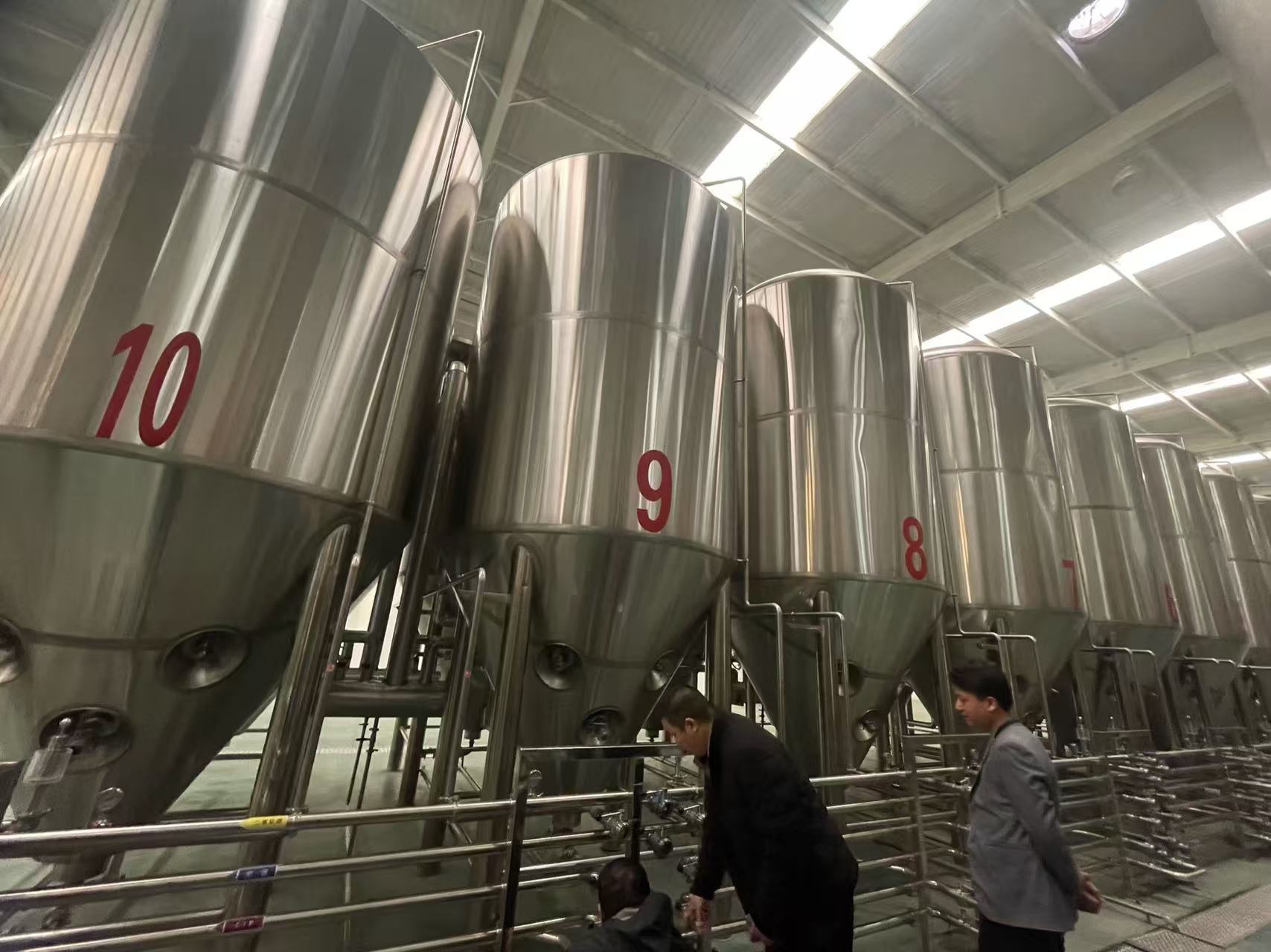 临夏市精酿啤酒设备厂—平面布置、设备设计、制造、调试、培训等一条龙服务